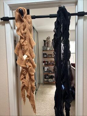 Black and Tan Ruffle Knit Scarves set - Home Art Collection